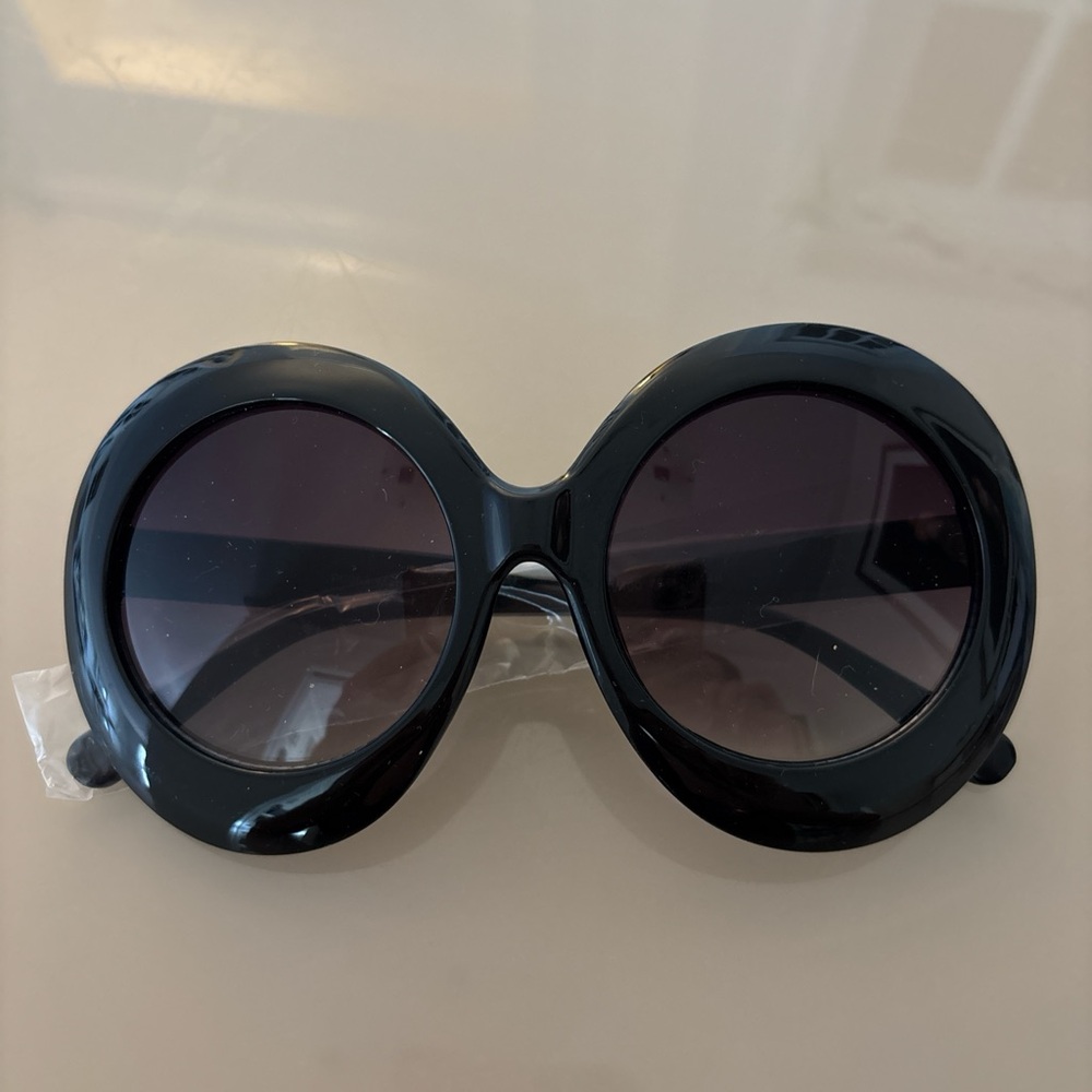 Black Round Oversized Women's Sunglasses